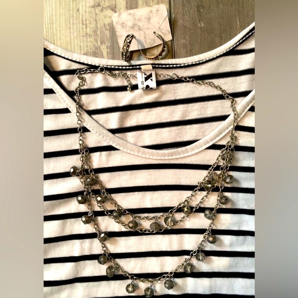 🍒5-$50 Three tier black beaded necklace w/ zircoin black hoop earrings.